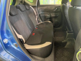 後部座席も気になるようなキズ・汚れやへたり等、大きなダメージはなく、良好な状態です。