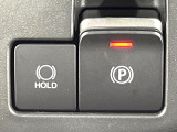 【オートブレーキホールド】信号待ちや渋滞で停車時にブレーキから足を離しても、停止状態を保持してくれます。前進するときはアクセルを踏めば自動で解除されるので安心♪街乗り運転が楽になります♪