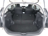 【トランクルーム】荷室の広さも十分です!シートアレンジでシートを畳めば長い荷物だって積めますね。シートアレンジの操作方法など、お気軽にご相談下さい。
