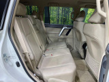 後部座席も気になるようなキズ・汚れやへたり等、大きなダメージはなく、良好な状態です。