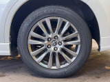 【純正18インチアルミホイール】外観にマッチした純正アルミホイールを装着しております。各種社外アルミホイールや、スタッドレスタイヤも取扱いしております。是非ご相談ください♪