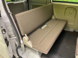 後部座席も気になるようなキズ・汚れやへたり等、大きなダメージはなく、良好な状態です。