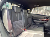 後部座席も気になるようなキズ・汚れやへたり等、大きなダメージはなく、良好な状態です。