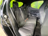 後部座席も気になるようなキズ・汚れやへたり等、大きなダメージはなく、良好な状態です。