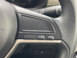 【 ステアリングスイッチ 】手元のスイッチでナビ操作が可能です。非常に便利な機能です。取り付けのナビによってはオプション設定となっております。