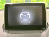 【マツダコネクトナビ】車内の雰囲気にマッチした一体型タイプのナビ。各種車輌設定やBluetooth再生等、様々な機能が楽しめます。直感的なダイヤル操作が可能で、使い勝手も良好です。