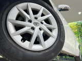 【純正16インチアルミホイール】外観にマッチした純正アルミホイールを装着しております。各種社外アルミホイールや、スタッドレスタイヤも取扱いしております。是非ご相談ください♪