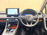 RAV4ならではの見晴らしのよい前方視界で、快適なドライブをお楽しみいただけます。