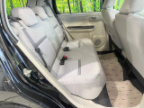 後部座席も気になるようなキズ・汚れやへたり等、大きなダメージはなく、良好な状態です。