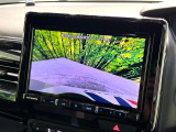 【バックカメラ】駐車時に後方がリアルタイム映像で確認できます。大型商業施設や立体駐車場での駐車時や、夜間のバック時に大活躍!運転スキルに関わらず、今や必須となった装備のひとつです!