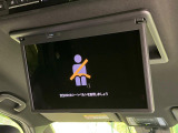 【14型後席モニター】家族や友人とお出かけする機会が多い方に大人気の後席モニターを装備!見やすい位置に画面がありテレビやDVDの視聴も快適!友達もお子様も、後席にしか乗らなくなるかも??