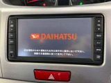 【メーカー純正ナビ】インテリアに溶け込むスタイリッシュな「専用設計」メーカーナビを装備♪視認性や操作性など基本性能にも優れ、より上質なカーライフをお楽しみいただけます。