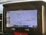 ナビ画面のアップ写真です。フルセグTV・Bluetoothオーディオ・CD・DVDビデオ再生が可能です。
