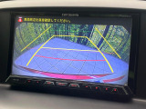 【バックカメラ】駐車時に後方がリアルタイム映像で確認できます。大型商業施設や立体駐車場での駐車時や、夜間のバック時に大活躍!運転スキルに関わらず、今や必須となった装備のひとつです!