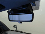 デジタルインナーミラーを装備しております。