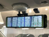 【デジタルインナーミラー】後席の大きな荷物や同乗者で後方が確認しづらい時でも安心!カメラが撮影した車両後方の映像をルームミラー内に表示。クリアな視界で状況の確認が可能です!