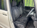 運転席シート廻りは使用感も少なく、良好な状態となっています。丁寧に使われていたことがよくわかりますね。