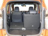 簡単に収納できる後部座席!大空間が出現します!シートアレンジが多彩な点も特徴です!レジャー用品も積み込めます!