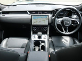 JAGUARの『F-PACE』を認定中古車でご紹介!R-DYNAMIC SE 3Dカメラ、シートメモリ&マッサージシート、アンビエントライト、液晶メーター、ピクセルLEDヘッドライト