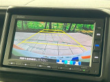 【バックカメラ】駐車時に後方がリアルタイム映像で確認できます。大型商業施設や立体駐車場での駐車時や、夜間のバック時に大活躍!運転スキルに関わらず、今や必須となった装備のひとつです!
