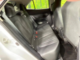 後部座席も気になるようなキズ・汚れやへたり等、大きなダメージはなく、良好な状態です。