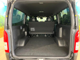 普段のお買い物や通勤、送迎等に十分な荷室スペースを確保しております。セカンドシートを倒すと、大きな荷物の積載も可能です♪