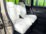 後部座席も気になるようなキズ・汚れやへたり等、大きなダメージはなく、良好な状態です。