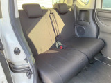 後部座席も気になるようなキズ・汚れやへたり等、大きなダメージはなく、良好な状態です。