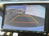 【バックカメラ】駐車時に後方がリアルタイム映像で確認できます。大型商業施設や立体駐車場での駐車時や、夜間のバック時に大活躍!運転スキルに関わらず、今や必須となった装備のひとつです!