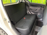 後部座席も気になるようなキズ・汚れやへたり等、大きなダメージはなく、良好な状態です。