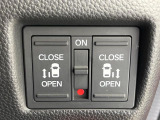 【両側パワースライドドア】スマートキーや運転席のスイッチで後席両側スライドドアの開閉が可能♪電動だから力を入れてドアを開ける必要が無く、小さなお子様でも簡単に開け閉めでき快適です♪