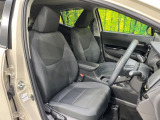 運転席シート廻りは使用感も少なく、良好な状態となっています。前オーナー様が丁寧に使っていたことがよくわかりますね。