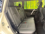 後部座席も気になるようなキズ・汚れやへたり等、大きなダメージはなく、良好な状態です。