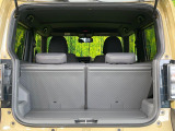 普段のお買い物や通勤、送迎等に十分な荷室スペースを確保しております。セカンドシートを倒すと、大きな荷物の積載も可能です♪
