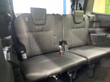 後席を格納すると、これだけの広さが!シーンに合わせたシートアレンジで、大きな荷物も積むことが出来ます♪