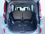 普段のお買い物や通勤、送迎等に十分な荷室スペースを確保しております。セカンドシートを倒すと、大きな荷物の積載も可能です♪