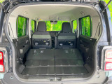 後席を格納すると、これだけの広さが!シーンに合わせたシートアレンジで、大きな荷物も積むことが出来ます♪