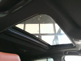 サンルーフを装備しております。