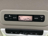 【リアオートエアコン】広い後部座席には必須の機能!風量や温度を自動で調整し前席と同様な車内環境にしてくれるリアオートエアコンを装備。夏の暑さも冬の寒さもストレスなく快適にお過ごしいただけます♪