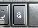 【アイドリングストップ】赤信号や渋滞で停車した際にエンジンを停止し、無駄な燃料の消費を抑えます。燃費向上や環境保護につなげる機能♪エンジンはブレーキを離せば再始動します。
