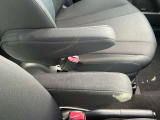アームレスト装備で長距離運転も快適です!