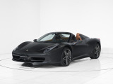 スタイリッシュな458 Spiderのフォルムは、オープン・クローズどちらでも洗練された存在感を放ちます。