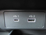 USB充電専用電源ソケットも付いています。モバイル機器などの充電専用