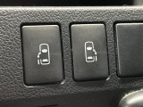 【両側パワースライドドア】スマートキーや運転席のスイッチで後席両側スライドドアの開閉が可能♪電動だから力を入れてドアを開ける必要がありません。