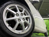 【純正14インチアルミホイール】外観にマッチした純正アルミホイールを装着しております。各種社外アルミホイールや、スタッドレスタイヤも取扱いしております。是非ご相談ください♪