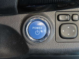 スマートキー装備車なので、キーを取り出さなくてもエンジン始動が可能です。