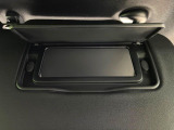 【バニティミラー】サンバイザー裏に設置されたミラーで身だしなみチェック!ちょっとしたメイク直しにも活躍します♪