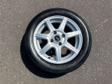夏タイヤは社外アルミホイールがついています。