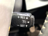 【クルーズコントロール】高速道路もラクラク走行。アクセルを離しても一定速度で走行ができ、長距離運転時の負担を軽減!加速・減速も簡単なスイッチ操作で調整できます。