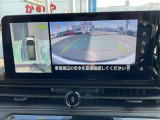 【アラウンドビューモニター】周囲を見渡せる映像で、スムースな駐車をサポートします